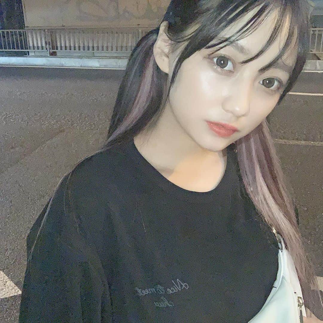 白川れなさんのインスタグラム写真 - (白川れなInstagram)「chuuのマイワンマイルセットアップ👚💓 このセットアップ部屋着だけど、 ちょっとお出かけする時とかにも 着ていけるし着心地も伸びる生地だからめっちゃ楽！サイズはフリーサイズで カラーは、ブラック、カーキ、ピンク、パープルがあるよ！ 3rdspring_official サイトで購入できる🧸ピンクも欲しいな〜  #chuu #3rdspring #韓国ファッション #れなこーで #pr」9月12日 21時03分 - __r_kw