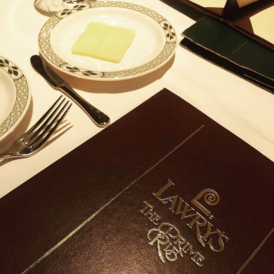 石川晶子（あきぽよ）さんのインスタグラム写真 - (石川晶子（あきぽよ）Instagram)「Dinner🍖♡ . #ステーキ#ローリーズプライムリブ #dinner」9月12日 21時08分 - i_am____aki