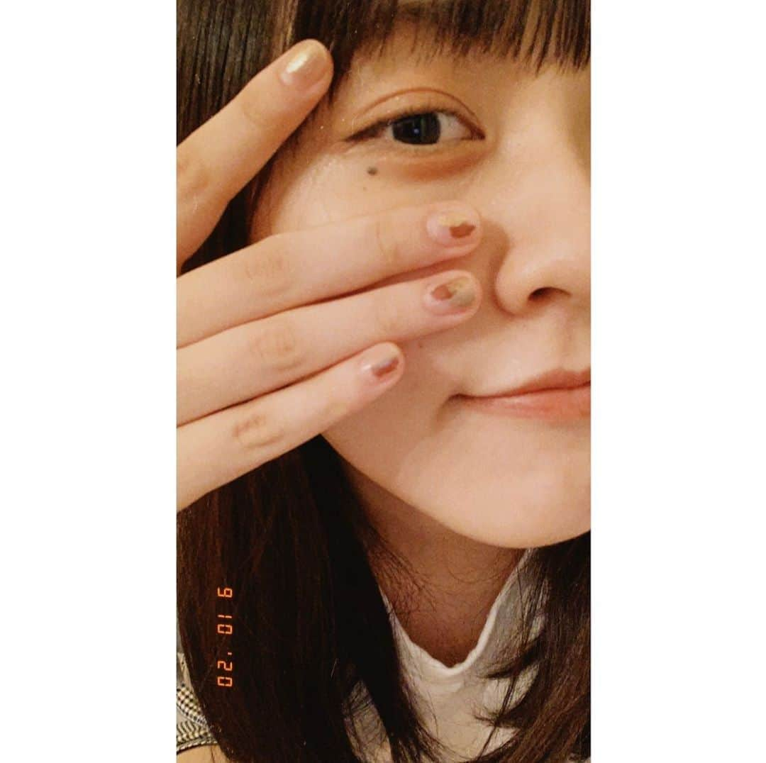 望月萌衣さんのインスタグラム写真 - (望月萌衣Instagram)「🍁 . . . . ぬりかけネイル❤︎ . . . . 簡単なので不器用なわたしでも大丈夫です◎笑 . . . . . #ネイル#セルフネイル#ぬりかけネイル#マニキュア#秋ネイル #秋スタイル#秋コーデ #秋#ブラウンネイル#イエベ#イエベ秋#イニスフリー#ネイルホリック#泣きぼくろ #nail#autumnnails #autumn#autumnstyle#kawaii#style#fashion #inisfree#nailholic #nailholic_kose」9月12日 21時09分 - cq_meim