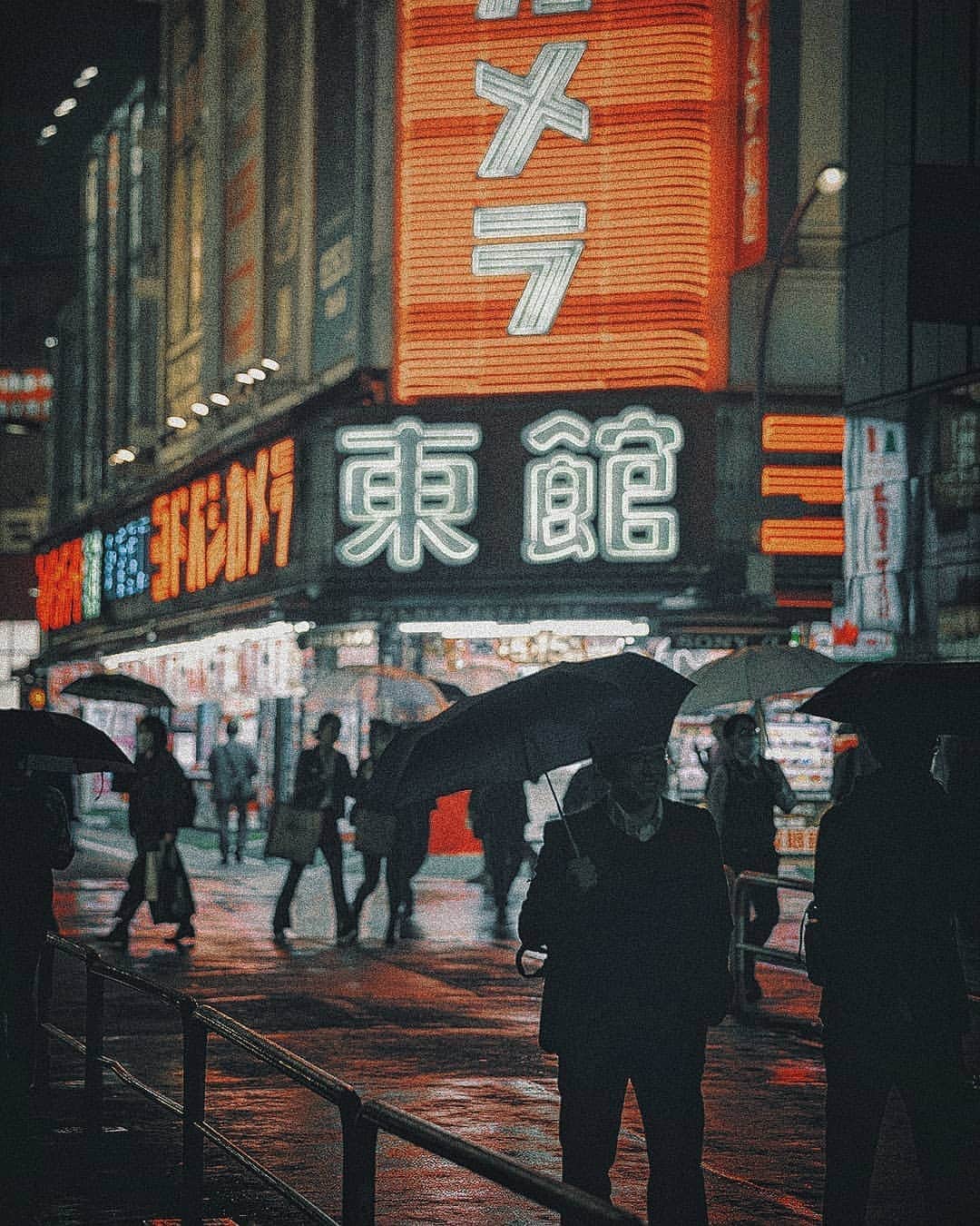 Berlin Tokyoさんのインスタグラム写真 - (Berlin TokyoInstagram)「The neon lights reflecting on the road shed light on people's steps as they make their way home. . . .#hellofrom tokyo #japan」9月12日 21時10分 - tokio_kid