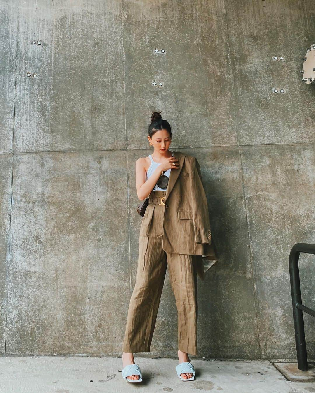 河北麻友子さんのインスタグラム写真 - (河北麻友子Instagram)「FASHION SUIT: Zara HEELS: Bottega Veneta NECKLACE&BAG: Louis Vuitton #FASHION #OOTD #麻友コーデ」9月12日 21時11分 - mayukokawakitaofficial