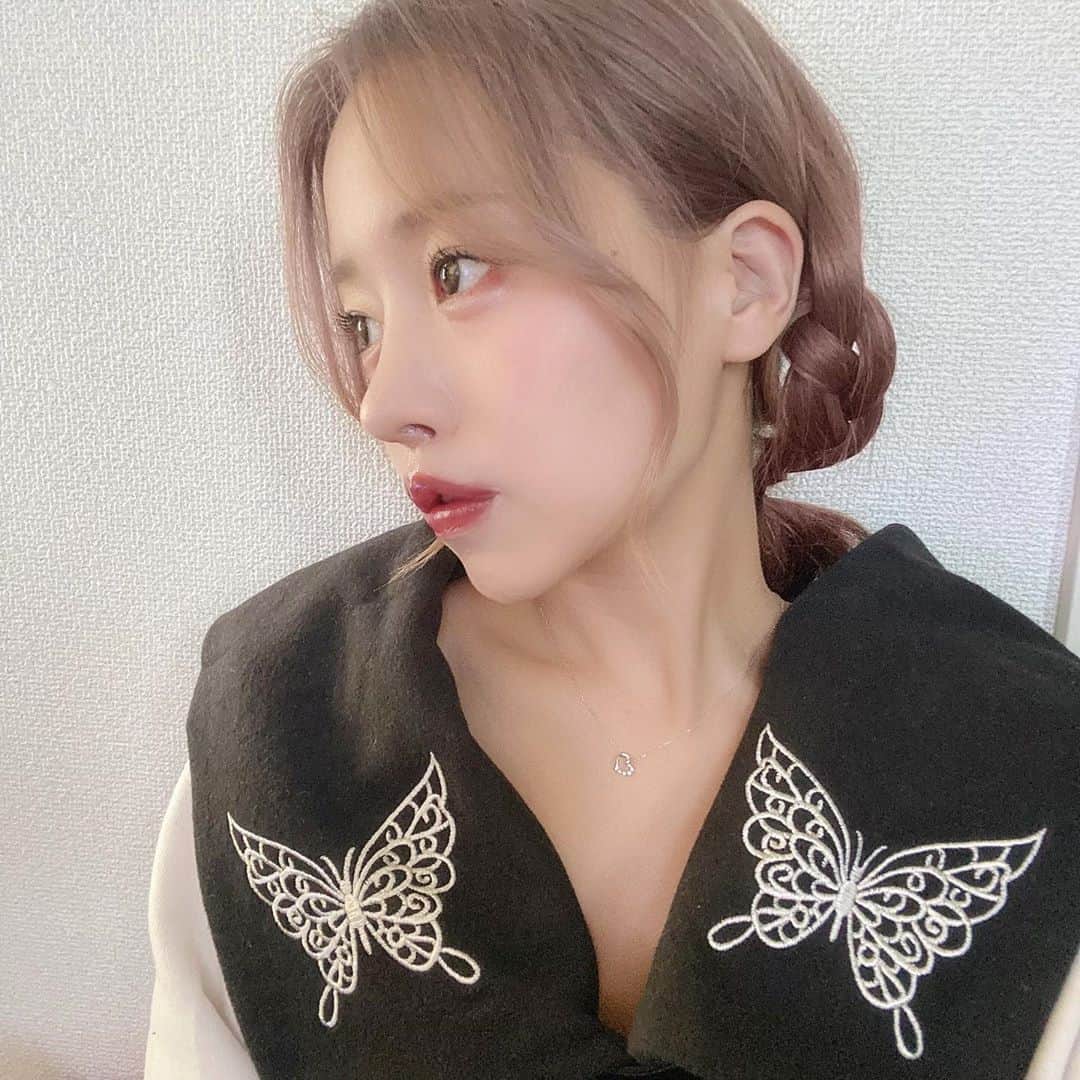 のインスタグラム：「これは盛れた自撮り🤳笑 冬まだかな〜  #day23 #韓国ファッション #オルチャンヘア #ヘアアレンジ #簡単ヘアアレンジ」