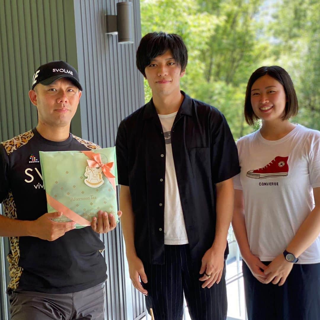 のインスタグラム：「本日、9月12日は いつもお世話になっている MKCAFEオーナー、プロデューサーの 菊池さん(@kiku_tokyo )のお誕生日！！！  10月で出会って2年になります✨  お店の経営が厳しい中でも 夢を追いかけ頑張る人のために 打ち合わせの時間をつくってくださったり、  周りの人を心から大切にされていること。  初めて会った時から、ずっと変わらない方で 菊池さんの背中から 大切なことを沢山学ばせていただいています！  本当にありがとうございます！  8月には可愛い可愛い💕 杏ちゃんが誕生され、育児に奮闘されている 菊池さんのインスタ(@kiku_tokyo )(@anan_dialy )を 見るのが毎日の楽しみです♩  菊池さんをはじめ、 奥さまのサオリさん(@saorian )、杏ちゃん。 そして、MKCAFEの皆さんにとって 素敵な一年になりますように❤︎  これからもどうぞよろしくお願いいたします✨  : : #お誕生日 #birthday #おめでとう #お祝い #MKCAFE #新宿カフェ #プロデューサー #赤ちゃん #baby #もふもふ #モフリスト」