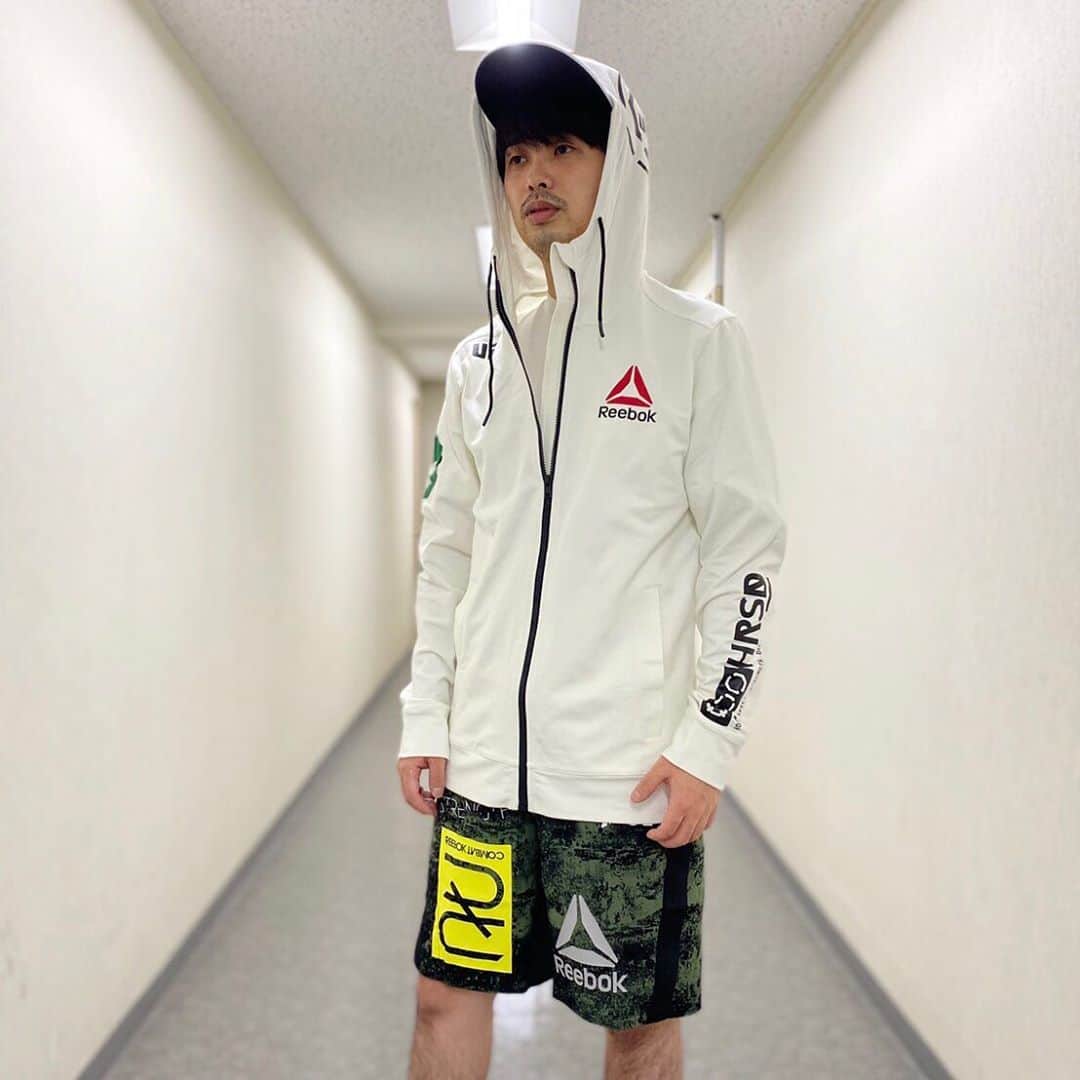 セレクションスタッフさんのインスタグラム写真 - (セレクションスタッフInstagram)「.﻿ 国内では取扱してるところも本当に少ないUFCグッズもセレクションでは取扱しております！﻿ ﻿ UFCファンに特にお届けしたい新作アパレルを紹介💕﻿ 一先ず今日はこれからがんがん使えそうなフーディー！﻿ そして遂に入荷したショーツ🩳﻿ ﻿ 着ている人もまだまだ少ないUFCアパレル、デビューしてみてはいかがでしょうか😏﻿ ﻿ ﻿ model:TT 173cm ショーツ/32inch トップス/M size﻿ ﻿ ﻿ #ufc #コナーマクレガー #conormcgregor #格闘技 #総合格闘技 #格闘技好きな人と繋がりたい #リーボック #reebok #ufc250 #ufcfightnight #セレクション新宿 #セレクション大阪 #スポーツウェア」9月12日 21時41分 - selection_headoffice