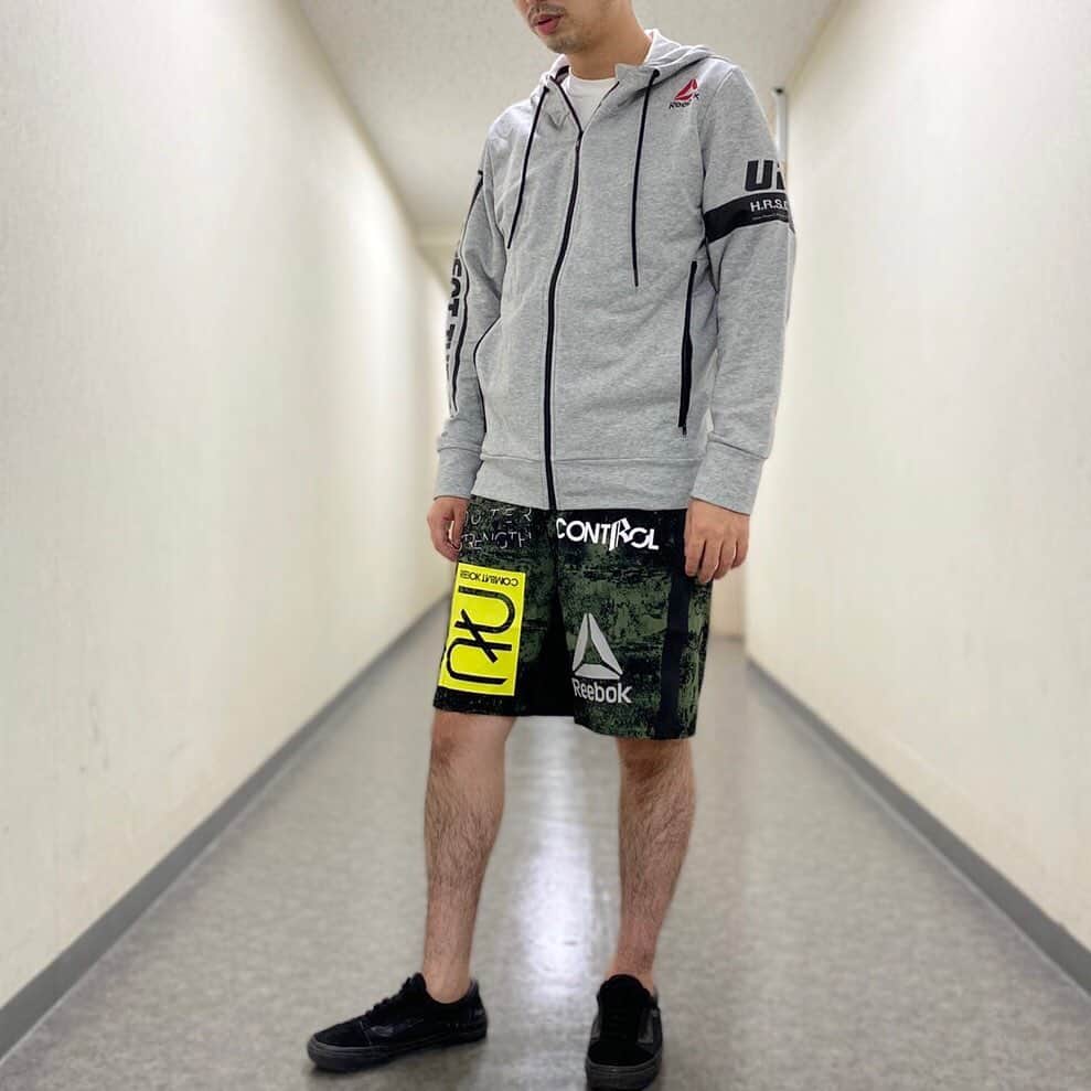 セレクションスタッフさんのインスタグラム写真 - (セレクションスタッフInstagram)「.﻿ 国内では取扱してるところも本当に少ないUFCグッズもセレクションでは取扱しております！﻿ ﻿ UFCファンに特にお届けしたい新作アパレルを紹介💕﻿ 一先ず今日はこれからがんがん使えそうなフーディー！﻿ そして遂に入荷したショーツ🩳﻿ ﻿ 着ている人もまだまだ少ないUFCアパレル、デビューしてみてはいかがでしょうか😏﻿ ﻿ ﻿ model:TT 173cm ショーツ/32inch トップス/M size﻿ ﻿ ﻿ #ufc #コナーマクレガー #conormcgregor #格闘技 #総合格闘技 #格闘技好きな人と繋がりたい #リーボック #reebok #ufc250 #ufcfightnight #セレクション新宿 #セレクション大阪 #スポーツウェア」9月12日 21時41分 - selection_headoffice