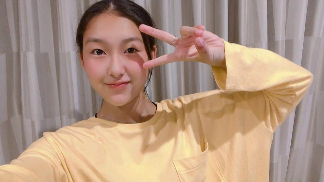 まつり（民謡ガールズ）さんのインスタグラム写真 - (まつり（民謡ガールズ）Instagram)「まつりでーす😁 うちには大きいドラえもんのぬいぐるみがあるんですよね？😁 それで、さっきまで妹がそのぬいぐるみによしかかってYouTubeみてて、それをみたママが、なんかうちにギャルいる〜やだ〜って言ってました😂 あれのどこがギャルなんだか😂🤪  ある映画の公開が決定したんだ😁 結構、心情は複雑だけど、みにいきたい😂😂 恋愛モノって緊張しちゃうよね笑 #wawawaまつり #wawawa #ドラえもん #ぬいぐるみ」9月12日 21時35分 - wawawa_matsuri