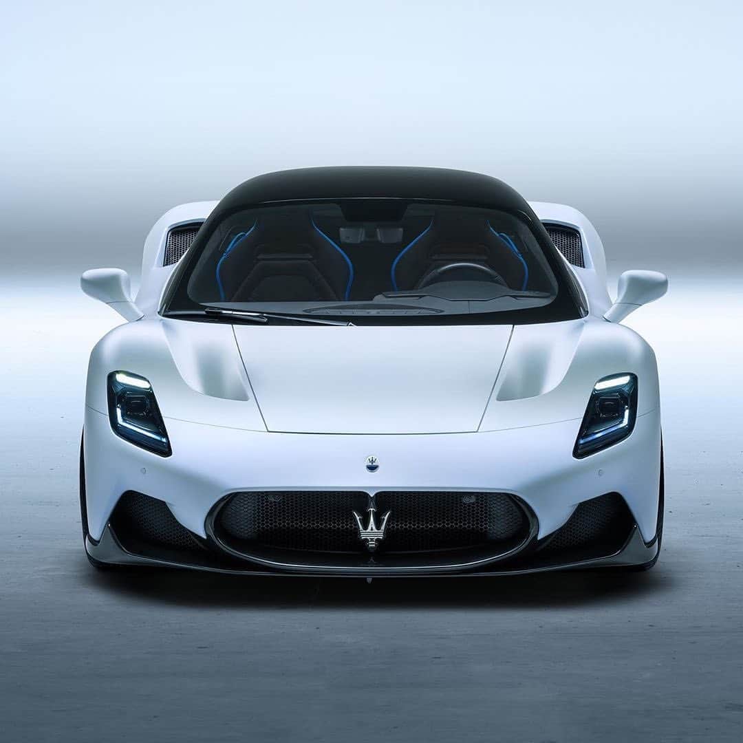 HYPEBEASTさんのインスタグラム写真 - (HYPEBEASTInstagram)「@hypebeastcarclub: @maserati has just unveiled its first supercar in almost 16 years. The MC20 is powered by an in-house twin-turbo, 3.0-liter V6 Nettuno engine that puts down 630 horsepower, pushing the car from 0-62 in 2.9 seconds with a top speed of 202 mph. The engine is matched with Maserati’s eight-speed, dual-clutch transmission along with a locking rear differential. Head to the link in our bio for more details. It’s set to launch at the end of this year for $210,000 USD.⁠⠀ Photo: Maserati」9月12日 21時51分 - hypebeast
