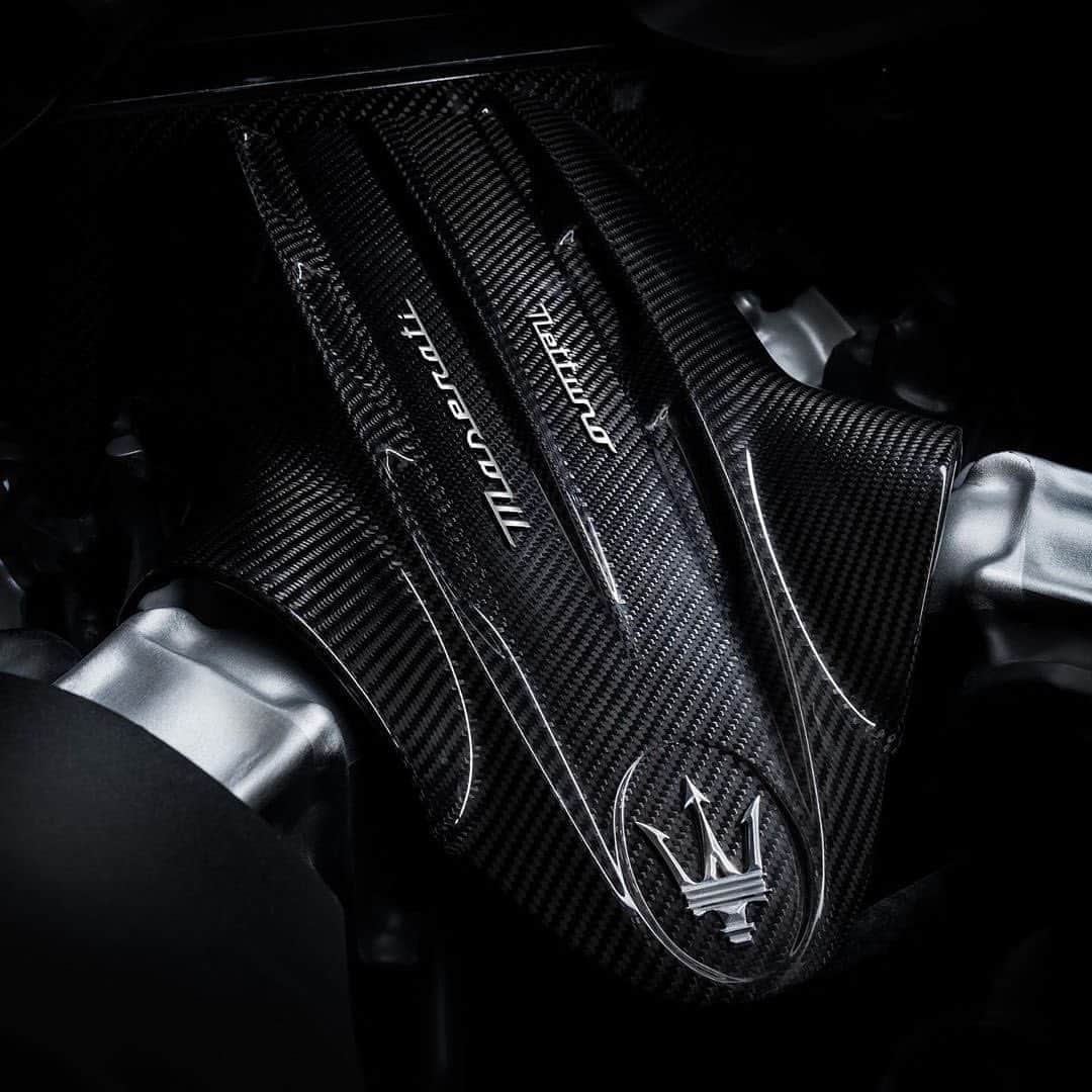 HYPEBEASTさんのインスタグラム写真 - (HYPEBEASTInstagram)「@hypebeastcarclub: @maserati has just unveiled its first supercar in almost 16 years. The MC20 is powered by an in-house twin-turbo, 3.0-liter V6 Nettuno engine that puts down 630 horsepower, pushing the car from 0-62 in 2.9 seconds with a top speed of 202 mph. The engine is matched with Maserati’s eight-speed, dual-clutch transmission along with a locking rear differential. Head to the link in our bio for more details. It’s set to launch at the end of this year for $210,000 USD.⁠⠀ Photo: Maserati」9月12日 21時51分 - hypebeast