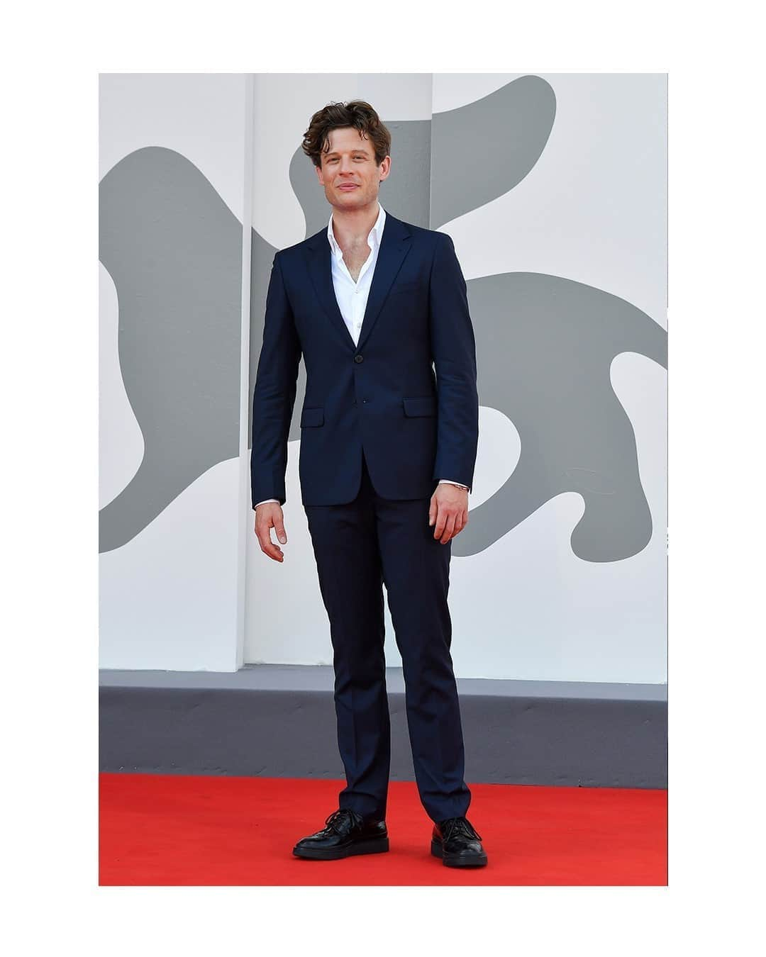 プラダさんのインスタグラム写真 - (プラダInstagram)「James Norton (@jginorton) wears #Prada while attending the “Und Morgen Die Ganze Welt” (And Tomorrow The Entire World) première at the 77th International #VeniceFilmFestival. #Venezia77」9月12日 22時00分 - prada