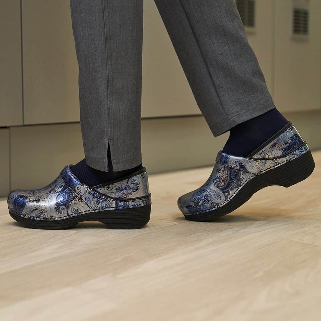 ダンスコのインスタグラム：「Have you tried the new LT Pro yet? Enter for a chance to win a pair below! 1) Nominate a nurse or healthcare worker by tagging them in the comments. 2) Make sure you’re following @dansko on Instagram. Dansko has been proud to support nurses and healthcare workers throughout their journey, and through our donation efforts over the past eight weeks. This year, we are celebrating nurses and healthcare workers all year long!  Giveaway Rules: Giveaway runs 09/12/20 at 9:00 AM EST - 09/13/20 at 11:59 PM EST. No purchase necessary. One winner will be randomly selected and notified via DM. Verification that nominated winner is a nurse or healthcare worker may be required in the form of a nurse’s badge or ID. Winner will win one pair of Dansko LT Pro clogs with a total estimated retail value of $140. Giveaway not associated with Instagram. Full terms and conditions at the link in the bio.」