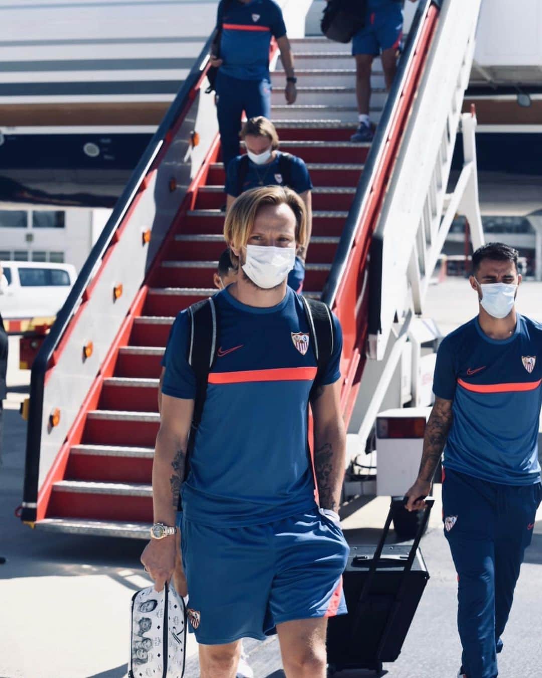 イヴァン・ラキティッチのインスタグラム：「Pre-season mode activated! 🚀💪🏼⚽️😷 #IvanRakitic #VamosMiSevilla @sevillafc」