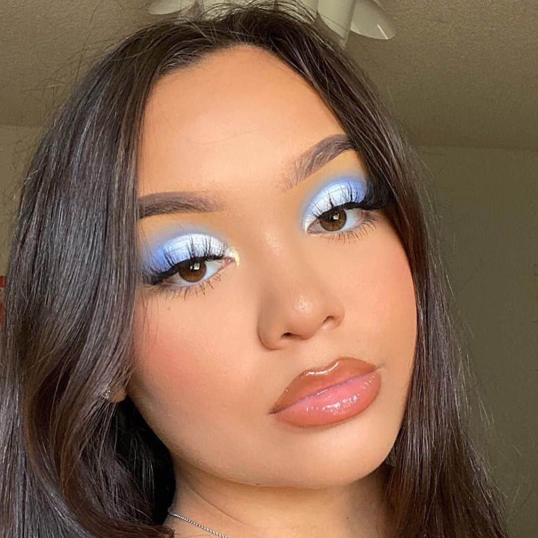 e.l.f.さんのインスタグラム写真 - (e.l.f.Instagram)「Look at those baby blues 😍💙 @mayamua__ created this icy blue look using our Bite-Size Eyeshadows in Açai You, Retro Paradise Multi-dimensional Face & Body Shimmer in Luna and Lip Liner from the Retro Paradise Line & Shine Lip Kit. Tap to shop! ✨ #eyeslipsface #elfingamazing #elfcosmetics #crueltyfree #vegan」9月13日 3時32分 - elfcosmetics