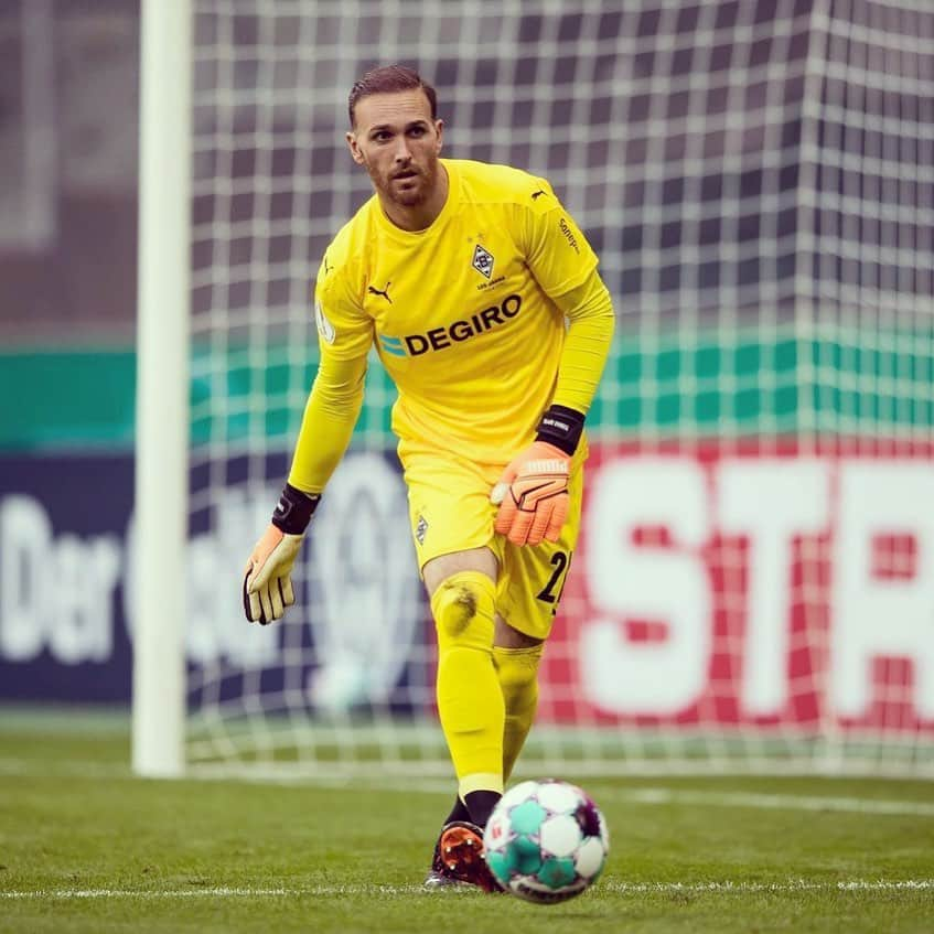 トビアス・ジッペルのインスタグラム：「DFB-Pokal ✅ #dfbpokal #nächsterunde #borussia @borussia @dfb_pokal @pumafootball」