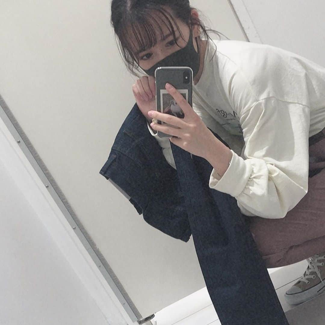 高橋茉奈さんのインスタグラム写真 - (高橋茉奈Instagram)「＊ 今日は綺麗な形のジーンズ買ったし コストコのマスカルポーネパン買ったし お昼寝したし楽しい一日だったわー🥺💓 2枚目ではハーシーズ食べてる🥺🥺 #셀카#셀피#나#일상#여자#26살#94년생#일본인#패션#얼짱#셀스타그램#얼스타그램#인스타그램#맞팔은댓글#단발#단발머리#GU#コストコ#マスカルポーネパン」9月12日 22時12分 - 94.05.28