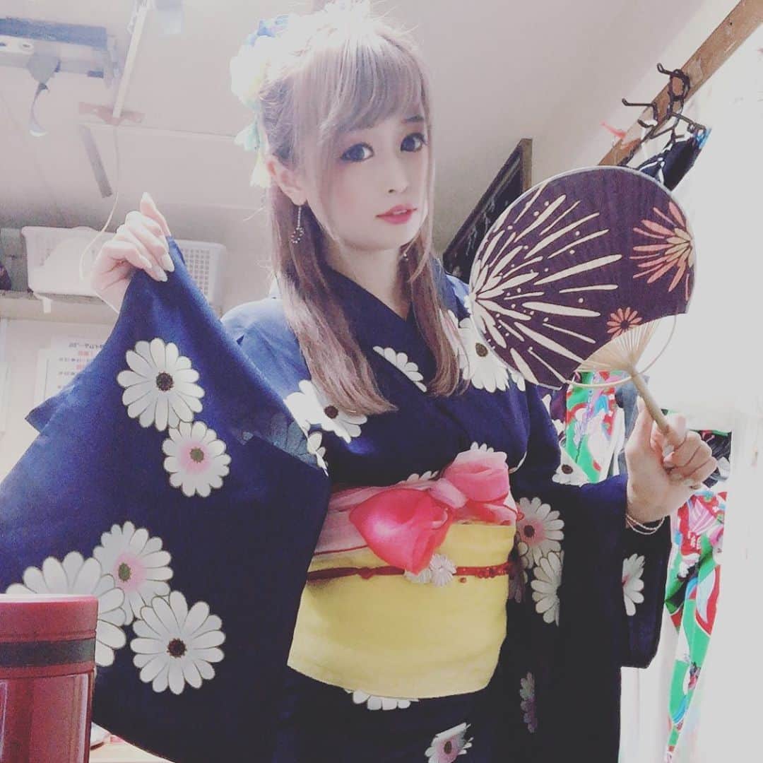 前田のののインスタグラム：「前田ののグッズ ネット販売してます〜✨ 特典とわたしのメッセージつきです✧︎まだGETしてない人はぜひ〜(*'ω')🎶  https://maenono.thebase.in/」