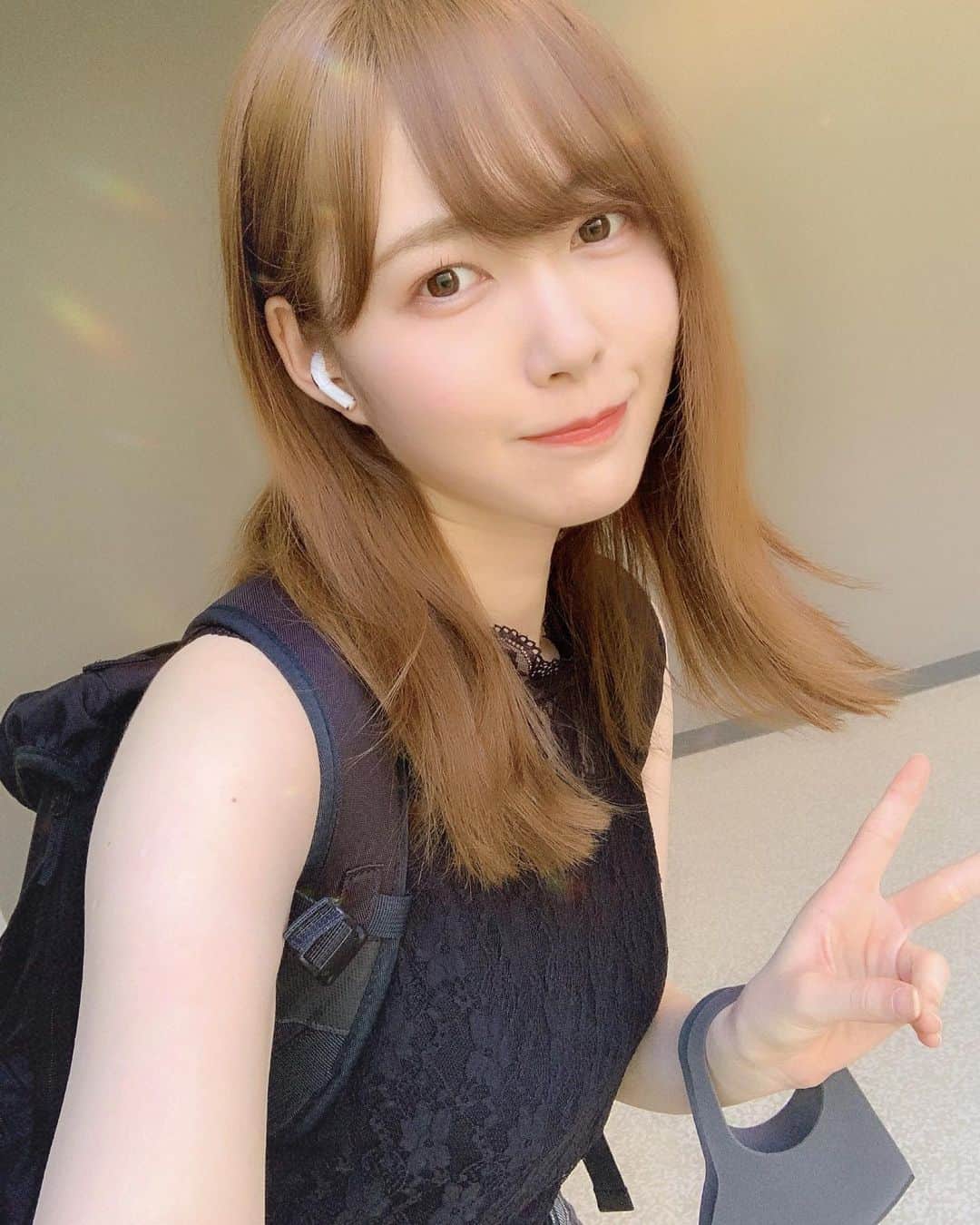 もえりんのインスタグラム：「こんばんは( ¨̮ )︎︎！  動画また2週間くらい空いちゃってるー！！ 見かけによらず焦ってます·····🙊笑  今取りかかってる動画があるんだけど、それがびっくりするくらい上手くいかなくて。 なので気分転換に、別でやりたかった動画を後日撮ることにしました🌟 （もちろん今編集してる動画は意地でも完成させます😭笑）  もっと気楽に撮って編集して公開する！ それが今後の課題です💪🏻  今日はジム行って整体行ってリゼで脱毛して、という一日でした。 いつもありがとうございます！（@rizeclinic） まだまだ暑いので、日焼けに気をつけつつノースリーブでした☀️  ではまた( ¨̮ )！  #インスタは日記ではない」