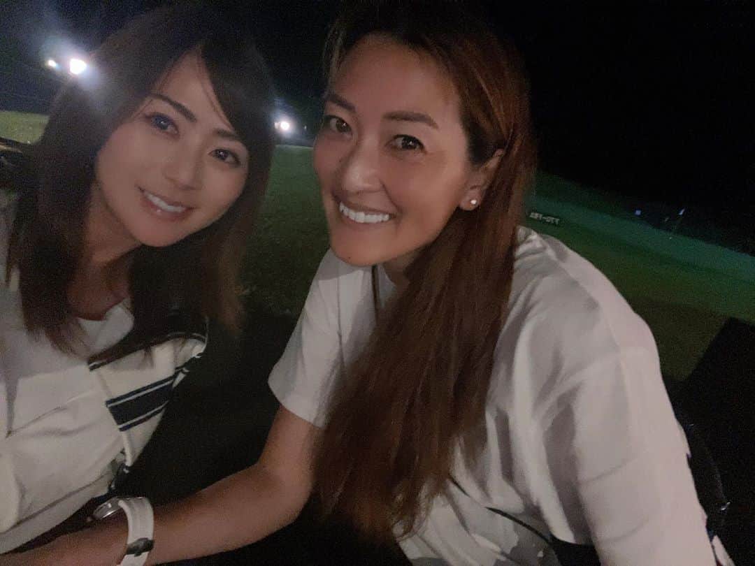 青木茉里奈のインスタグラム：「元プロテニスプレーヤー🎾の浜村夏美さんと✨レッスンさせて頂き、光栄でした..✨ とってもスタイル良くて綺麗で気さくな方で、ゴルフのセンスも流石、凄かったです✨ゴルフもテニスもご飯も、今度ご一緒するのが楽しみ🙌🏻🧡 ・ ・ ・ #golf #長野県 #サニーカントリークラブ #1日目 #ありがとうございました #感謝」