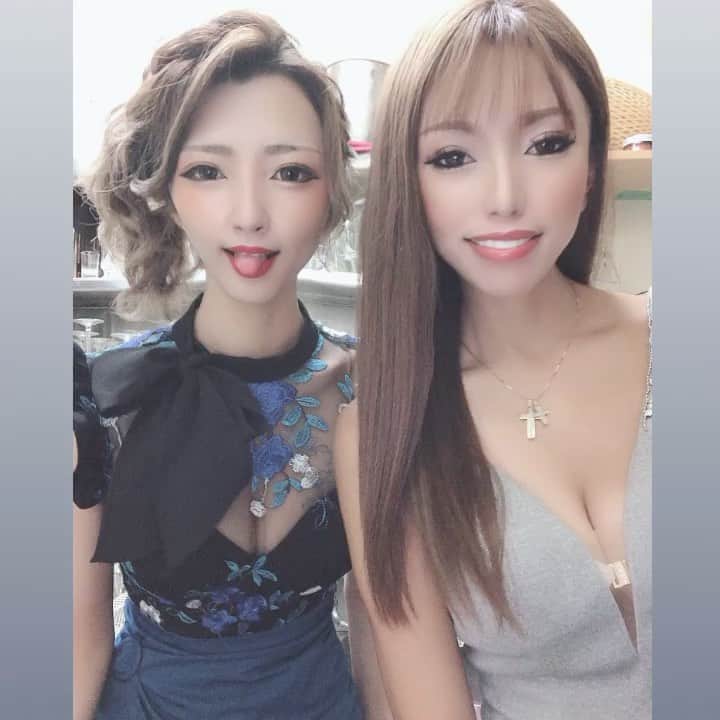 あゆかのインスタグラム：「土曜日🥳 明日は晴れるかな？  .  #千葉キャバクラ#千葉富士見キャバ嬢#千葉富士見町キャバ嬢#千葉富士見キャバクラ#arドレス#ジュエルズドレス#コロナに負けるな#コロナに負けるな日本#オンラインキャバクラ#ファッション好きな人と繋がりたい#ヘアメイク#お家スタイル#息してる？#followｍe4 #follow4like#followtrain」