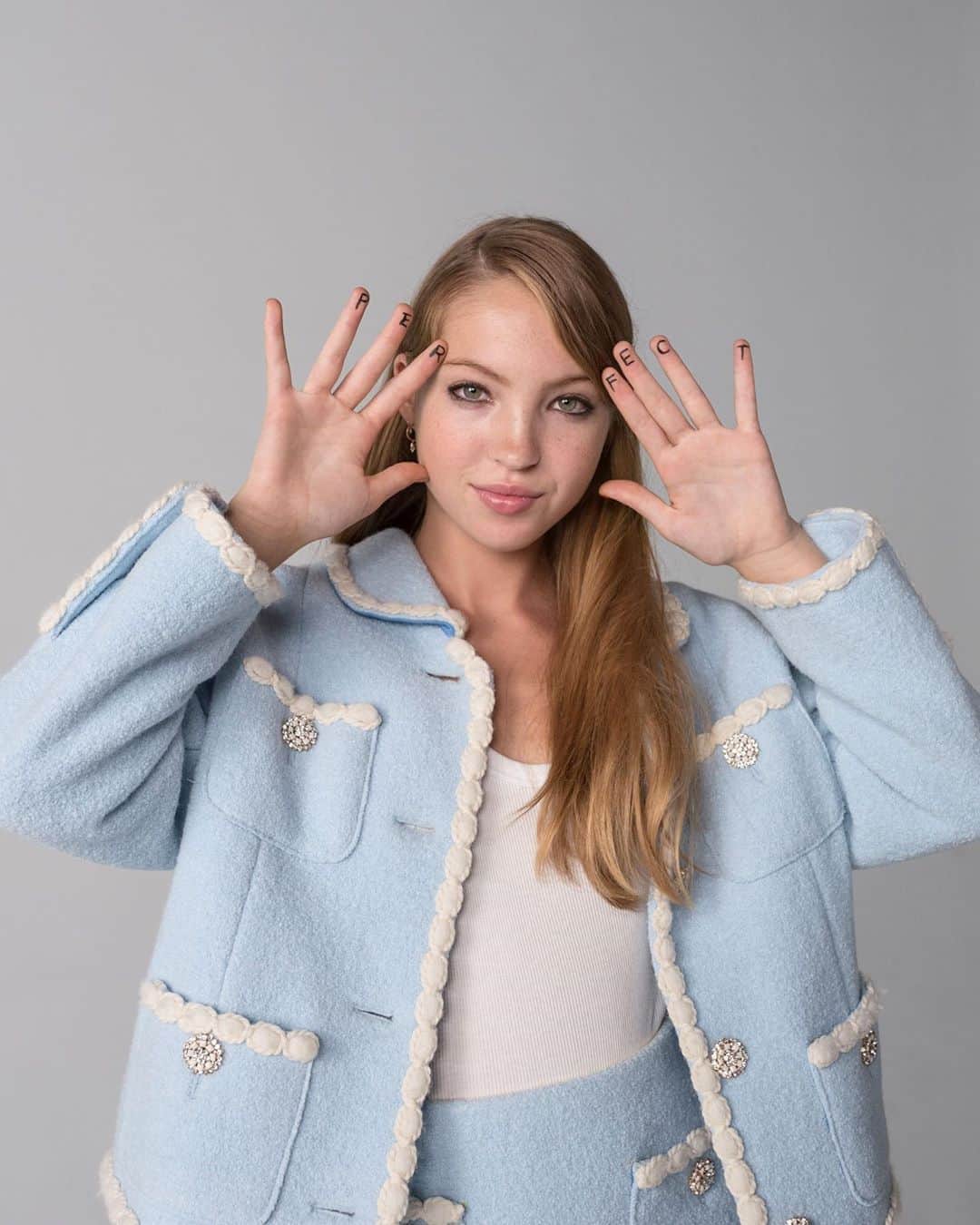 LOVE MAGAZINEのインスタグラム：「Tattooed across @themarcjacobs’ wrist reads the word 'Perfect'. It serves as an objective reminder toward the American fashion designer's personal mantra, "I am perfect as I am." At a pivotal moment where society is learning to grapple more openly with discussions of self-love and nurturing, Marc Jacobs offers an honest reminder with the launch of his latest fragrance 'Perfect.' We spoke to the designer and one of the faces of the new fragrance, @lilamoss about feeling comfortable in your own skin and what perfect really means.  Read the full interviews now live on thelovemagazine.co.uk.   @marcjacobsfragrances @juergentellerstudio  @kegrand  @bitton @establishmentny」