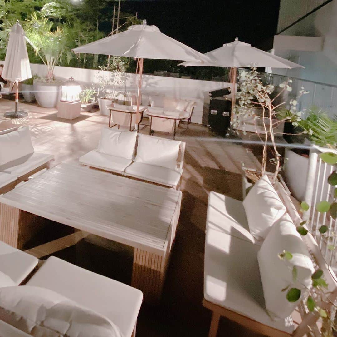 森下悠里さんのインスタグラム写真 - (森下悠里Instagram)「ガーデンテラス 夜風が気持ちいい✨ - @valmuer_official  - #valmuer #setup #💛 #garden #terrace」9月12日 22時30分 - yuurimorishita