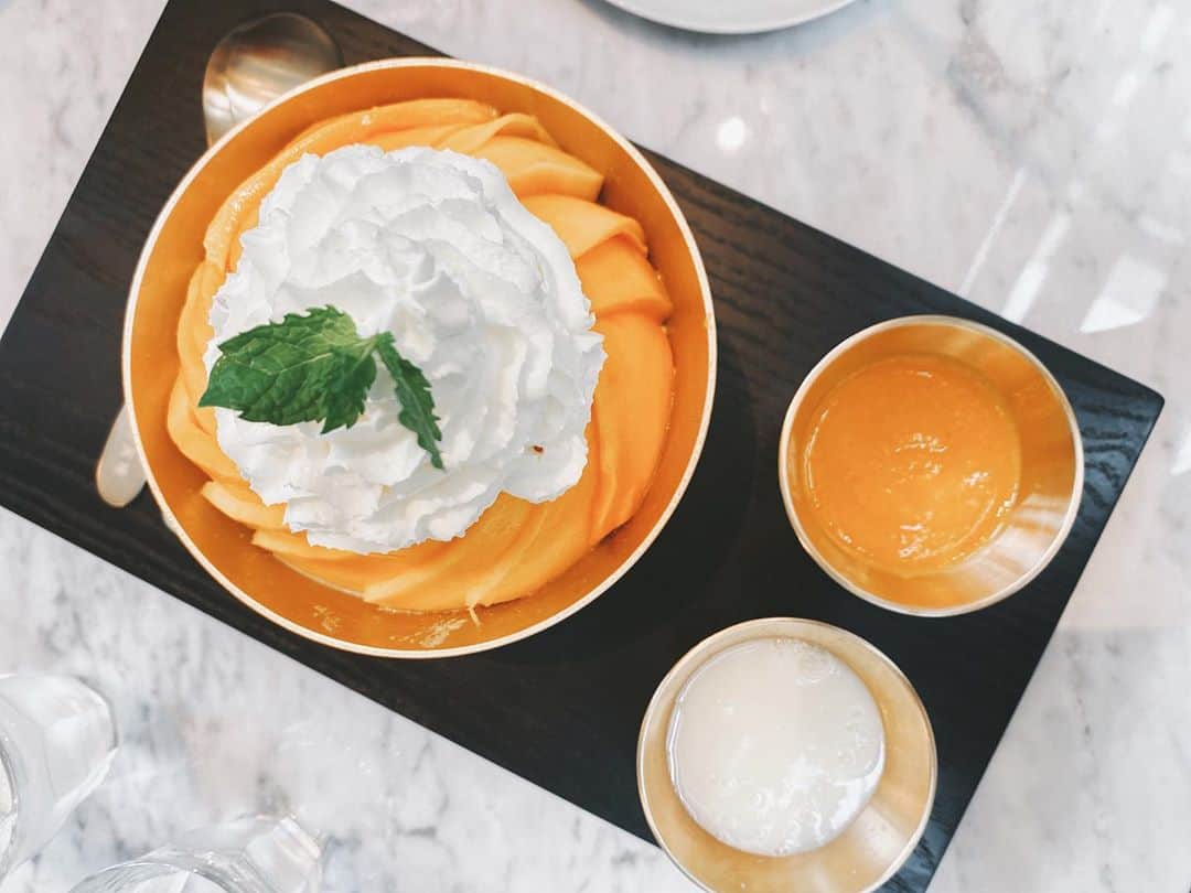 のインスタグラム：「果物×カキ氷が好きすぎる🥺❣️ 夏が終わってしまうねぇー #ピンス #マンゴー #cafe #sweets」