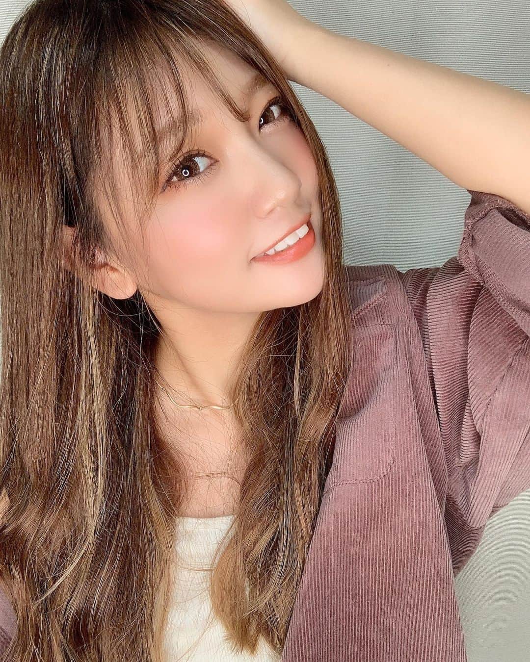 いっちゃん/嶋津 いつみのインスタグラム：「. . 最近お肌褒めてもらえること多いんやけど←(ありがとう😭❤️) . . . まだまだ全然やけど トラブル知らずでメイクノリ好調なのは 確実に @menard_yoshino  さんに 通い出したからやと思う😳👏🏻✨ . . . . . 施術してもらうのももちろんなんやけど、 今こんな感じやから こうした方がいいですよー⭐ とか、 お家ケアのアドバイス貰えるのも 1つの楽しみ😘💕 . . . . . 私はとにかくリンパが詰まりやすくて 代謝が悪いから 週に3日は2時間半身浴するようになった💪🏻💨 . . . . . .  #関西  #関西サロモ  #サロンモデル #サロモ #いっちゃん  #フリーモデル #関西モデル  #あざといっちゃん #かわいっちゃん #いっちゃんコーデ #ブライダルモデル #アレンジモデル #ヘアカラー  #ヘアアレンジ #くしゃ顔」