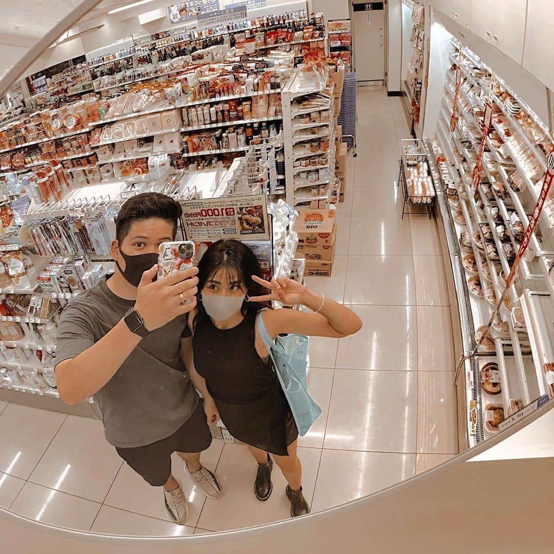 のインスタグラム：「👩‍❤️‍👨 #じょんの手大きすぎない？」