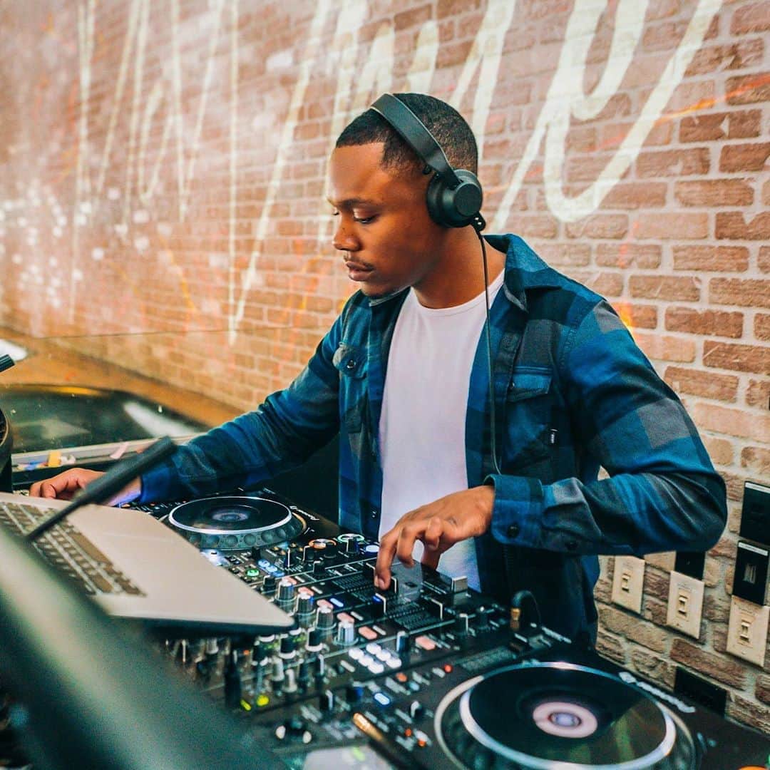 AIAIAIのインスタグラム：「Feel the bass. Our TMA-2 DJ delivers a punchy and intense sound representation focused on bass and low-end dynamics. Trusted by artists all over the world. 🔊: @djjmcwhite 📷: @feliciatakesphotos」