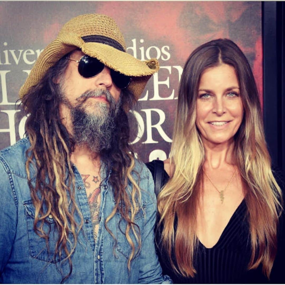 ロブ・ゾンビのインスタグラム：「One year ago today we celebrated the opening of the House of 1000 Corpses maze at Universal Studios Halloween Horror Nights. This year Halloween has basically been canceled in Los Angeles. Thanks 🦠 . Maybe next year things will be better ? #robzombie #sherimoonzombie #halloween #universalstudioshalloweenhorrornights」