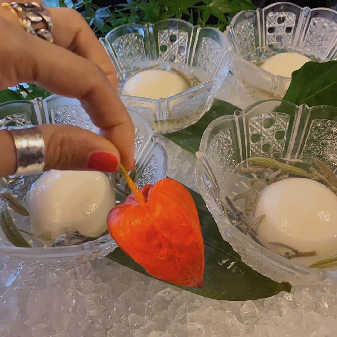 松本瞳のインスタグラム：「. たまの家族ご飯もいいよね。 #ほおずき . 地元では毎年夏に、ほおずき市と阿波踊りやってて、見るの楽しみにしてたなー。夏たりてないなー。って少しだけしゅんとしちゃった。😩 #気付いたら9月」