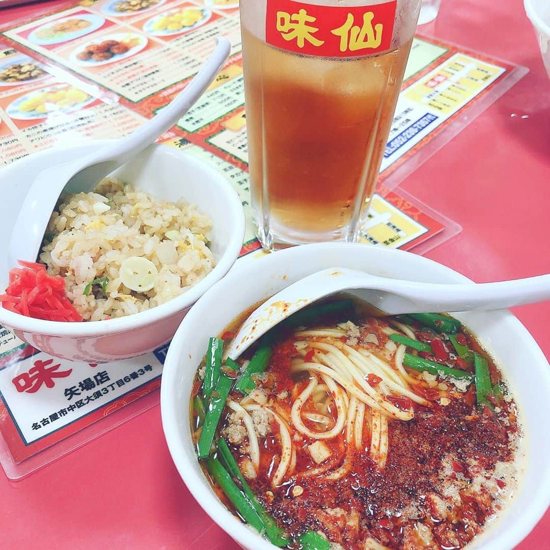 たまたまこさんのインスタグラム写真 - (たまたまこInstagram)「名古屋メシ6パツ目は味仙！ なんかもう好きな店にしか行かなくて新規開拓が全然できないけどw 安定の矢場店で激辛🌶アフリカンとガーリックチャーハン🧄 腹パンなんでミニでw 辛い！うまい！ ガーリックチャーハンにアフリカンの汁かけて食べるとどっちも辛くなって最高w  #ウーロンハイ」9月12日 22時46分 - tamarikomari