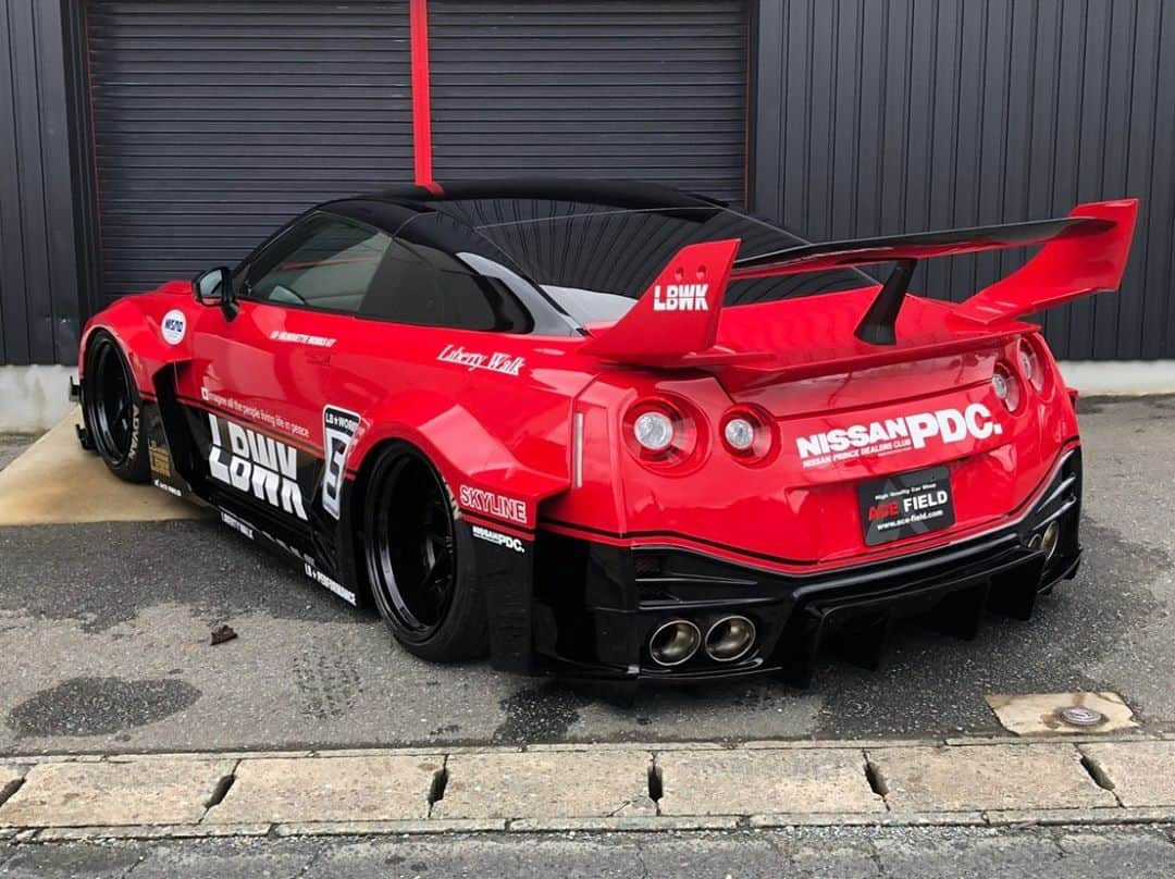 Wataru Katoさんのインスタグラム写真 - (Wataru KatoInstagram)「LBWK  LIBERTY WALK LB★SUPER SILHOUETTE WORKS GTR R35RR 九州〜エースフィールド✖︎リバティーウォーク🙂 @nissan  @nissangtrpage  @nissanusa  @nissanjapan  #nissan#nissangtr#nissangtr35 #libertywalk#libertywalkkato#lbworks#lbnation#bride#yokohamatire#fiexhaust #airrexsuspension #widebody#japan#ltmw#dub#rdb#semashow#essenmotorshow #東京オートサロン#lb東京#japan#usa#hkshare」9月12日 22時59分 - libertywalkkato