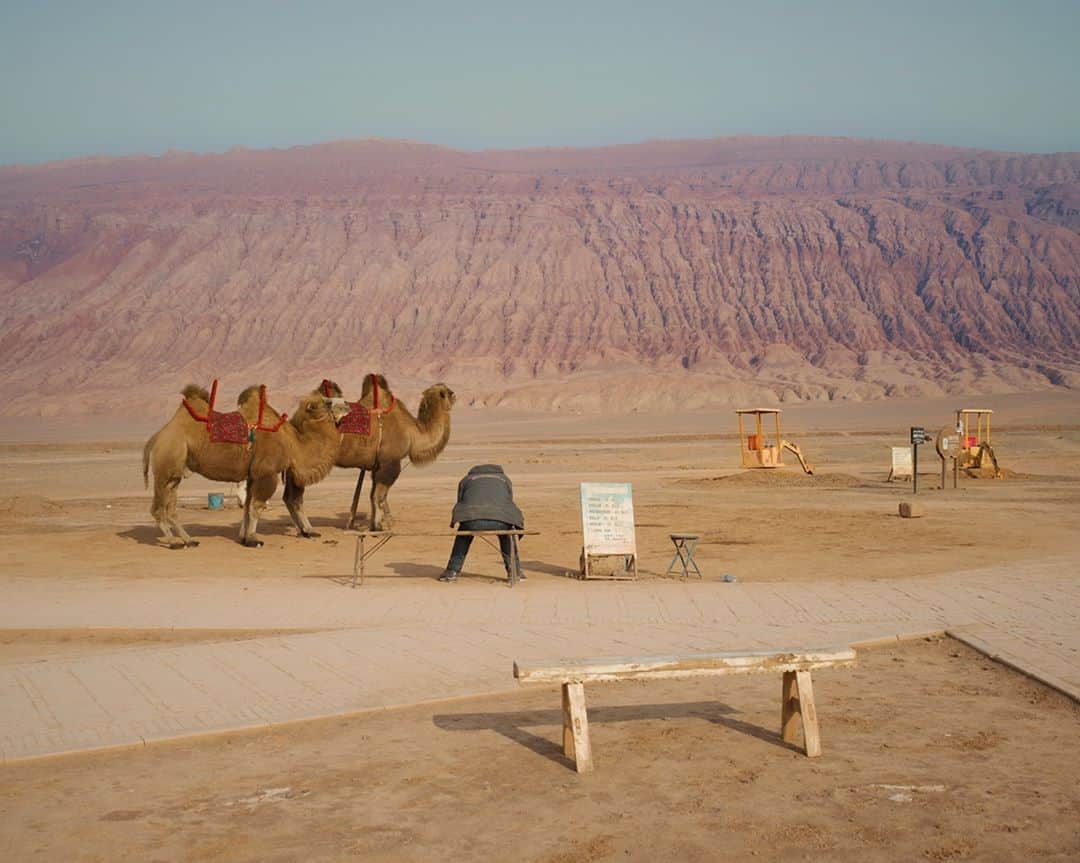 のインスタグラム：「Shortlist #LOBA #8 - Davide Monteleone (@davidemonteleonestudio)  The Belt and Road Initiative (BRI) reflects China's growing presence around the world. Italian photographer, Davide Monteleone, explores the impact of this initiative in his Sinomocene series. The project is documented across four continents, including countries like Ethiopia, Djibouti, Italy, Cambodia and Kazakhstan. Follow the link in our bio to discover more of his pictures.   #LeicaCamera #Leica #🔴📷」