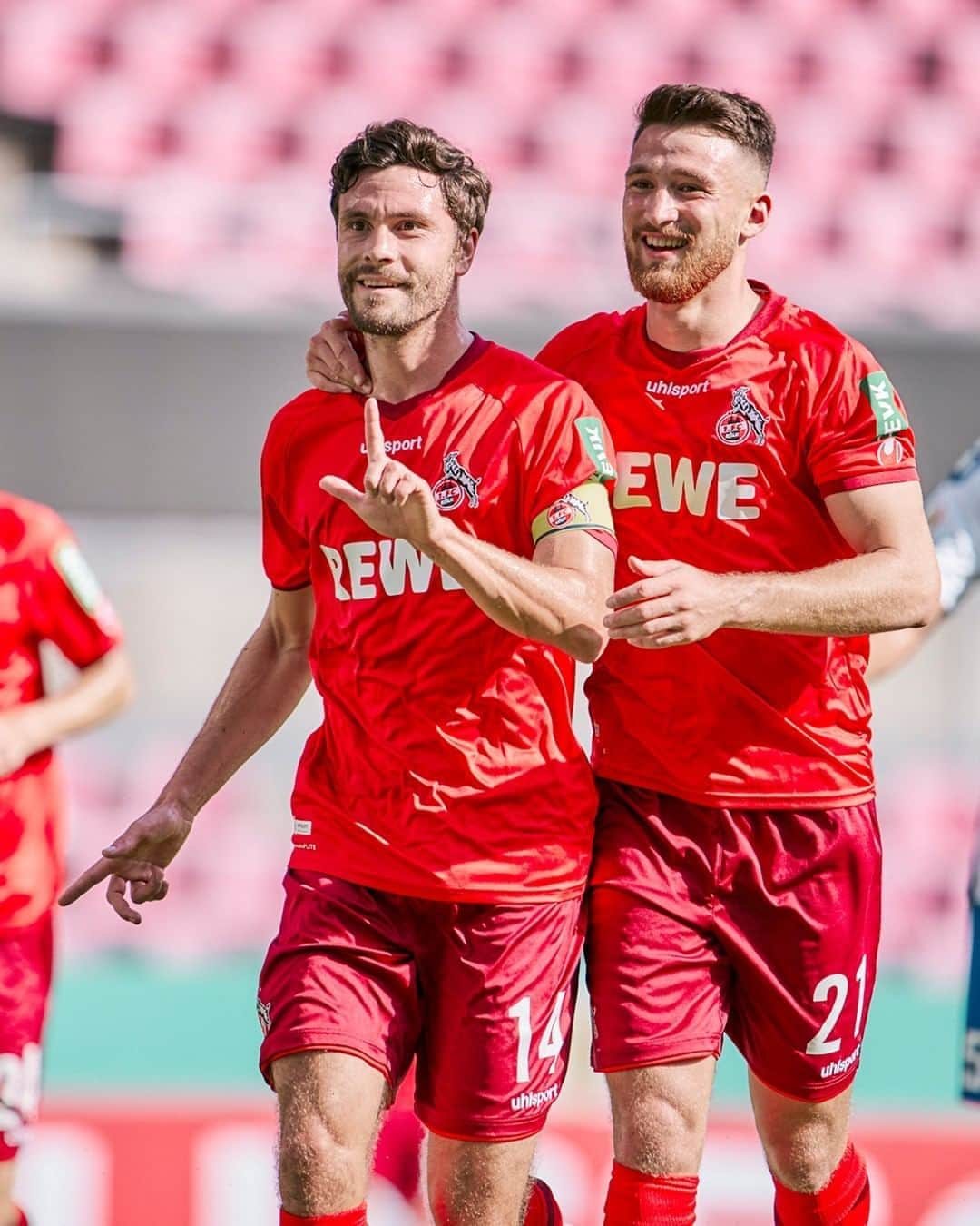 1.FCケルンさんのインスタグラム写真 - (1.FCケルンInstagram)「Der erste Treffer der neuen Saison! 😍🔴⚪ #effzeh」9月12日 22時53分 - fckoeln