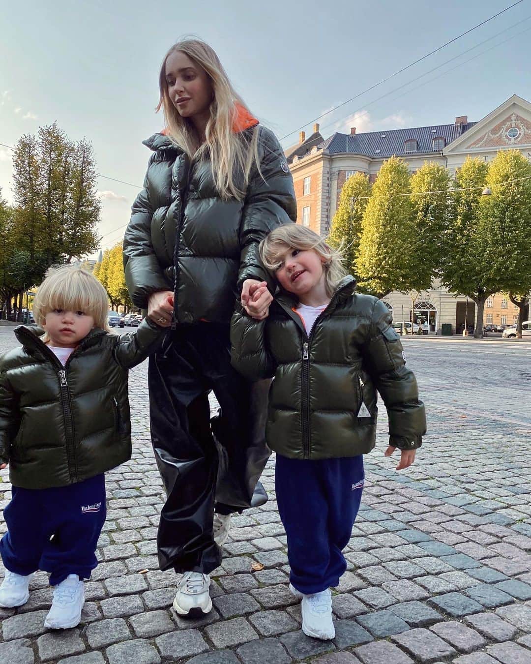 ペニーレ・タイスベックのインスタグラム：「Annonce Same same, but different♥️ @mytheresa.com @moncler #MonclerxMytheresa #monclergeneration」