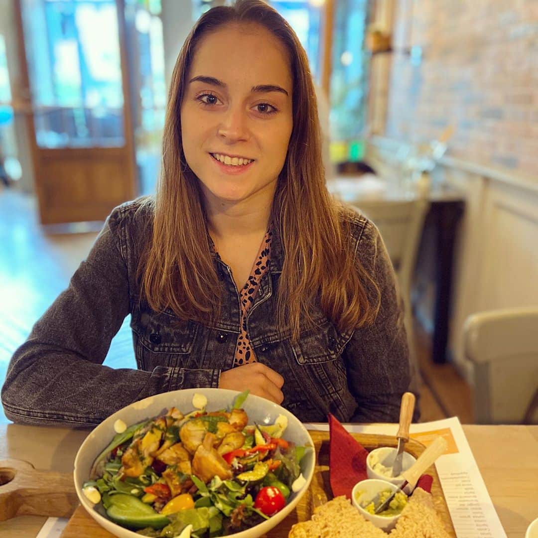 ヴェラ・ファン・ポールのインスタグラム：「Lunchdatee🥰」