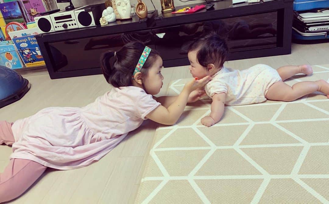イ・ユンジさんのインスタグラム写真 - (イ・ユンジInstagram)「수평이고뭐고 그저 귀한 장면 놓칠세라 눌러댔다. #사랑에수평이중요헙니꺼#뭣이중헌디   (원래150일홈스냅을계획했었는데코로나로미뤘다.그런데어쩌다오늘건진것도같고그릏다 우리이제그만헤어져... ㅋㄹㄴ)」9月12日 23時21分 - dancingmulgogi