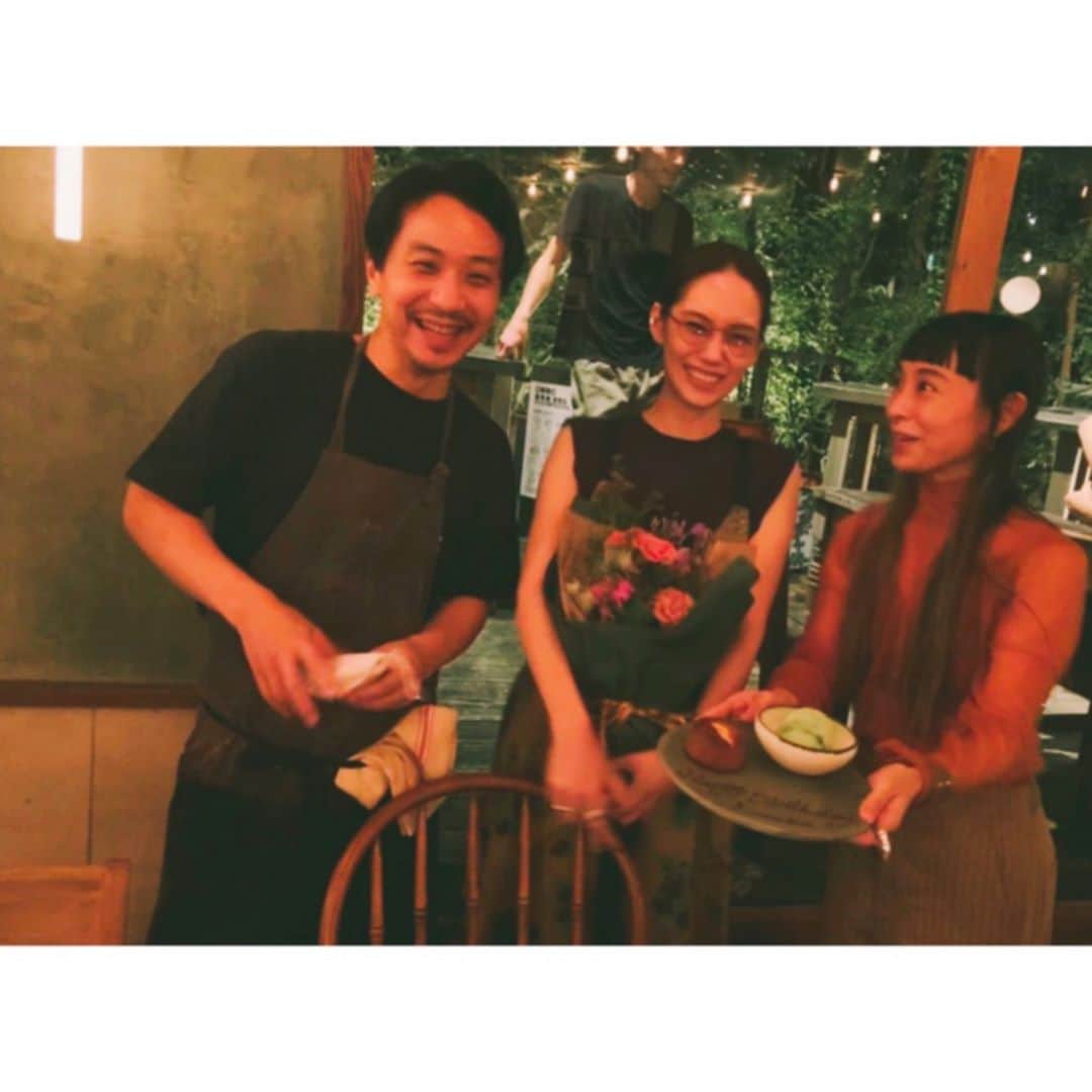 田中こなつさんのインスタグラム写真 - (田中こなつInstagram)「🍽🎁  @6______roku で働いている親戚の @motoko_marine_kato と一緒に、イケメンシェフ @taichihara さんのごはんを食べにきた。  おいしー！！！  お肉を和風スープで頂いたり、水餃子にピーナッツバターだったり..🥜  え。毎日たべたい🥺  家族と幸せな夜💐 ごちそうさまでした🍽.  taichiさんまた行きまーす‼︎  #family #dinner #party」9月12日 23時23分 - konatsu_tanaka