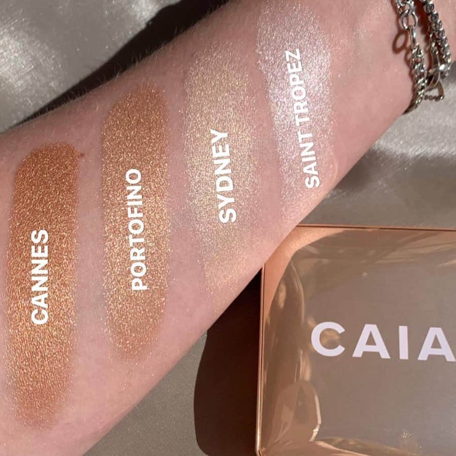 Bianca Ingrossoさんのインスタグラム写真 - (Bianca IngrossoInstagram)「Seriously the only highlighters that gives me the most (!!!) beautiful glow ✨ Forever totally obsessed with my babies 💕 Go to @caiacosmetics websites get yours 😘」9月12日 23時35分 - biancaingrosso