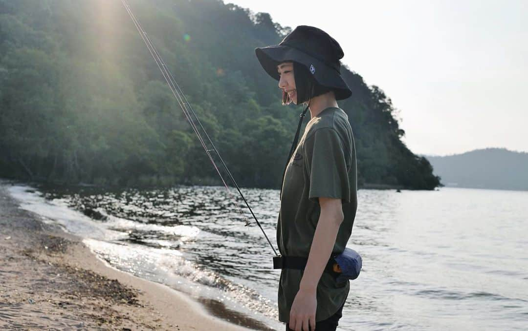 石川文菜さんのインスタグラム写真 - (石川文菜Instagram)「. . . 今年リリースされる予定のライフジャケット🎣 . . かなりコンパクトになっていますが、しっかり国土交通省型式承認の桜マークつきのTYPE Aです。 ※価格やカラーなどの詳細はJACKALLの製品ページをご覧ください。 . リリースまでお楽しみに🎣 . . T-shirtは @urban_research_doors とのコラボのripple Tです。 こちらはJACKALLオンラインストアにて購入可能です🤳🏻 . . . . #jackall #ジャッカル #begoodfunegg #釣り #釣りスタグラム #fishing #fishinglife #fishinggear」9月12日 23時48分 - bun0404