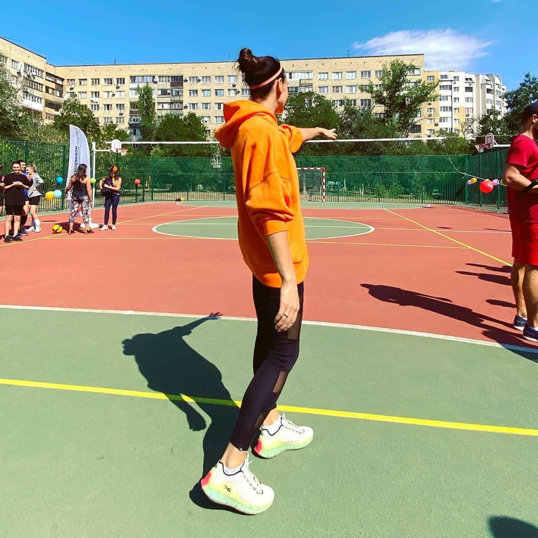 エレーナ・イシンバエワのインスタグラム：「Контроль. 😎 The control. 😎 @isinbaeva.fund  @kefirgames」