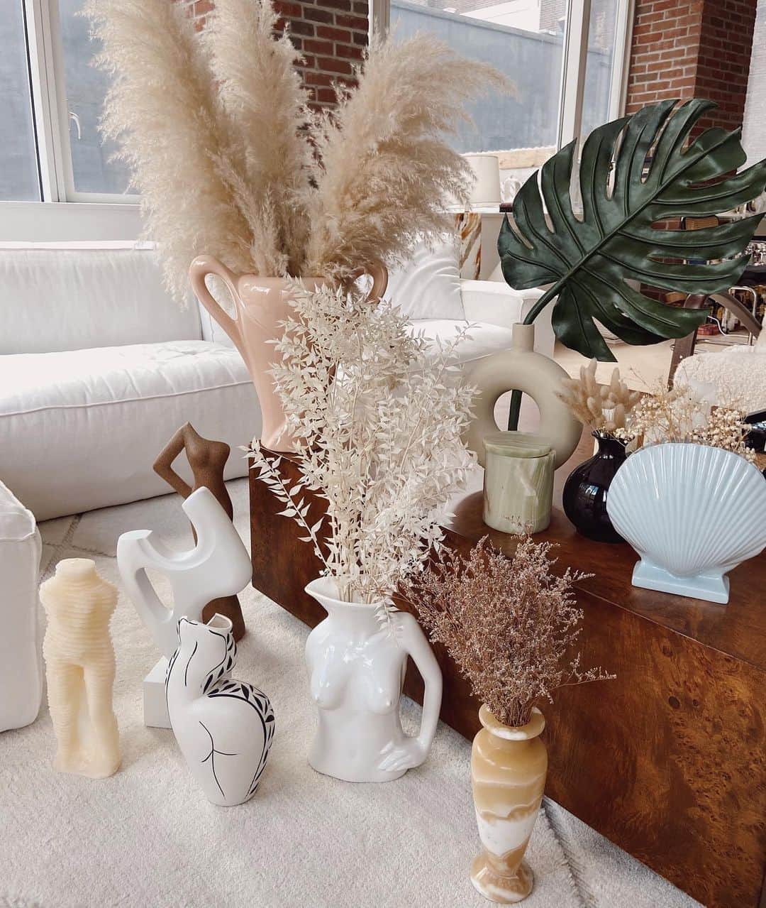 We Wore Whatさんのインスタグラム写真 - (We Wore WhatInstagram)「A few of my favorite things • living room edition ☁️ tagging where everything’s from for those asking! Collecting these beautiful pieces is all about the discovery process, they all have a story or are from someone special 😊」9月12日 23時50分 - weworewhat