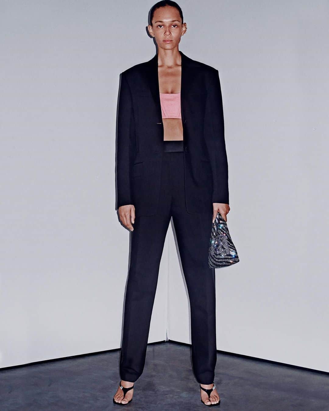 アレキサンダー・ワンのインスタグラム：「Denim tux but make it Wang. -   SINGLE BREASTED DENIM TUXEDO JACKET WITH SATIN LAPEL.   HIGH WAISTED DENIM PLEATED TUXEDO TROUSER WITH SATIN WAISTBAND AND SIDE STRIPE.   IVY THONG SANDAL WITH DIAMANTE LOGO HARDWARE.  DENIM AS TAILORING SHOT TO SHOP BY STEVEN KLEIN.」