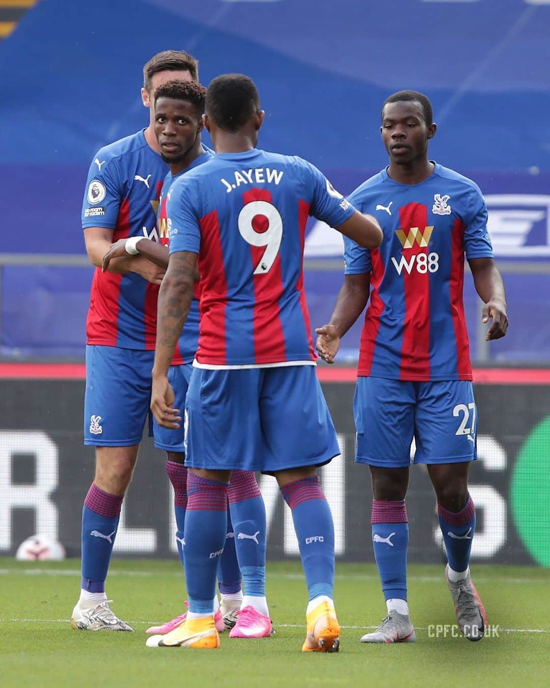 クリスタル・パレスFCさんのインスタグラム写真 - (クリスタル・パレスFCInstagram)「💪 We lead at the break.  #CPFC #PremierLeague #PL #CRYSOU」9月12日 23時53分 - cpfc