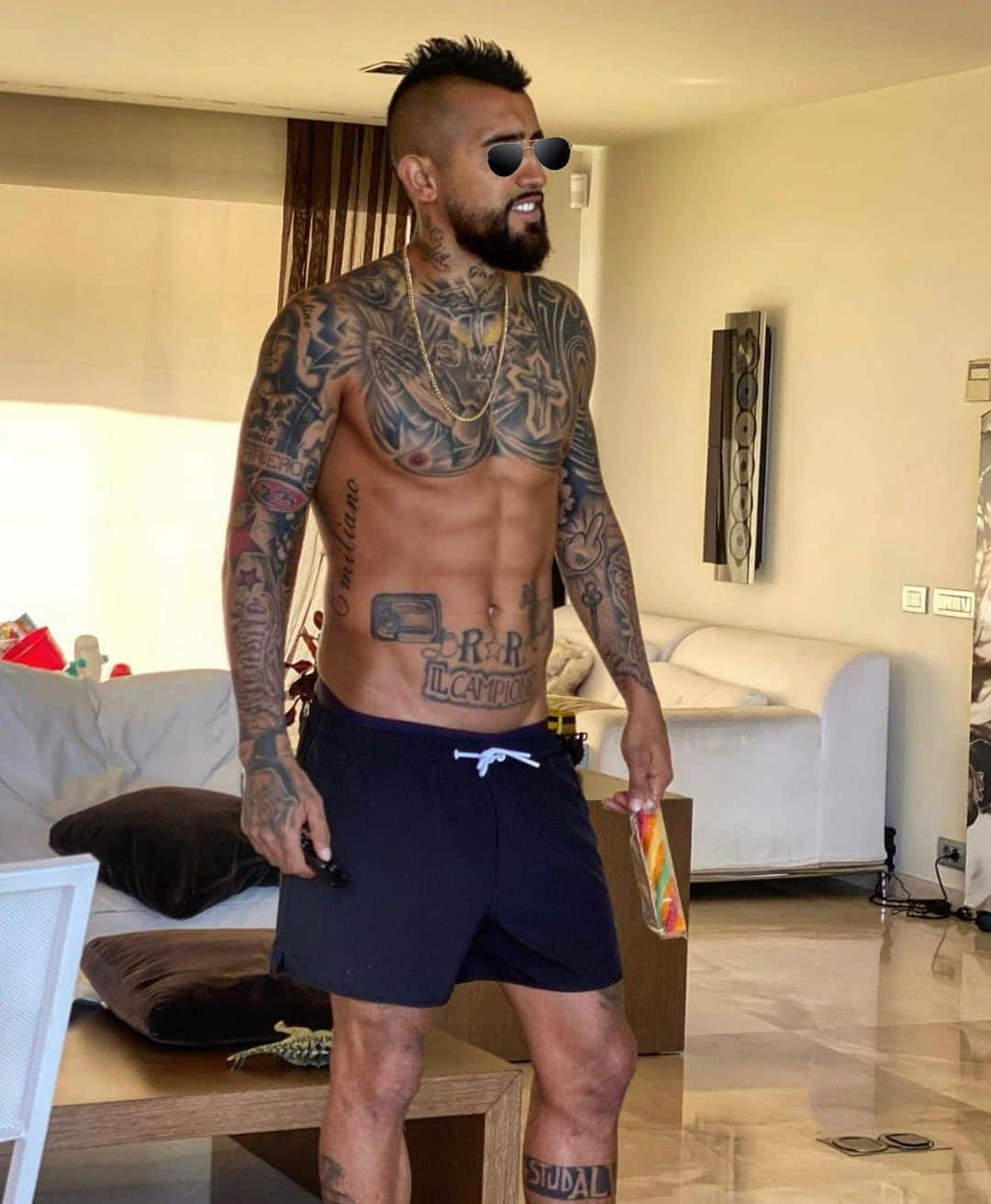 アルトゥーロ・ビダルさんのインスタグラム写真 - (アルトゥーロ・ビダルInstagram)「Modo: Relax 😉🔥👑」9月12日 23時54分 - kingarturo23oficial