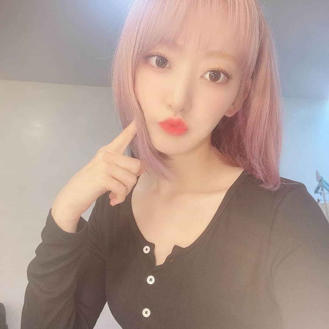 のインスタグラム：「… #hkt48 #IZONE #아이즈원 #アイズワン  #sakura #宮脇咲良 #미야와키사쿠라 #さくら」