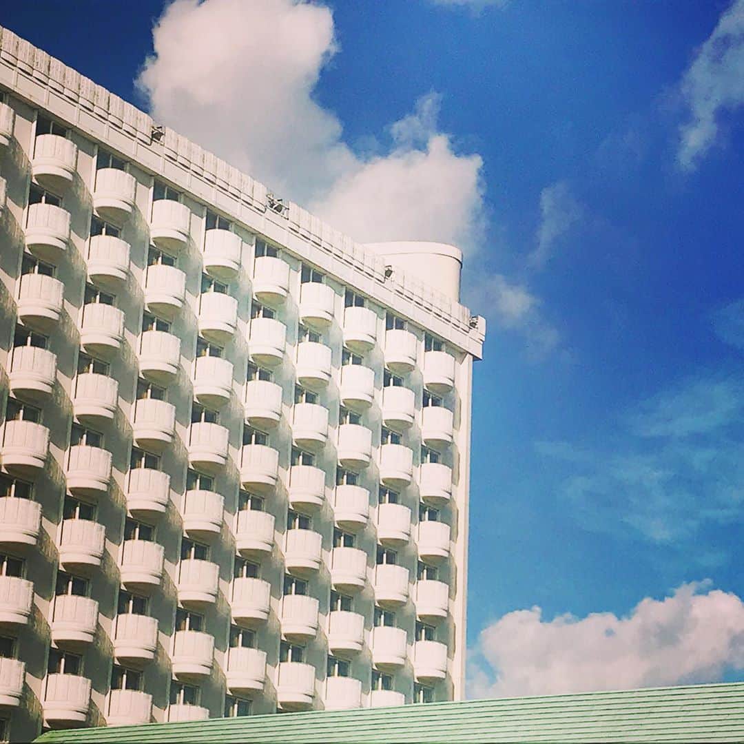 北条かやさんのインスタグラム写真 - (北条かやInstagram)「グランドプリンス新高輪のスカイプール。  入場制限のせいか、お客さんがとっても少なくてのんびりできた☺️  grandprincehotel_newtakanawa #グランドプリンスホテル新高輪 #ナイトプール #プールサイド #ホテルプール #高輪 #grandprincehotelshintakanawa #skypool #pool #nightpool #tokyohotel #beautifulhotel #relux #shorttrip #staycation #princehotel #tokyo #Japan」9月13日 0時13分 - n_a_y_a_n_m_i_m_u