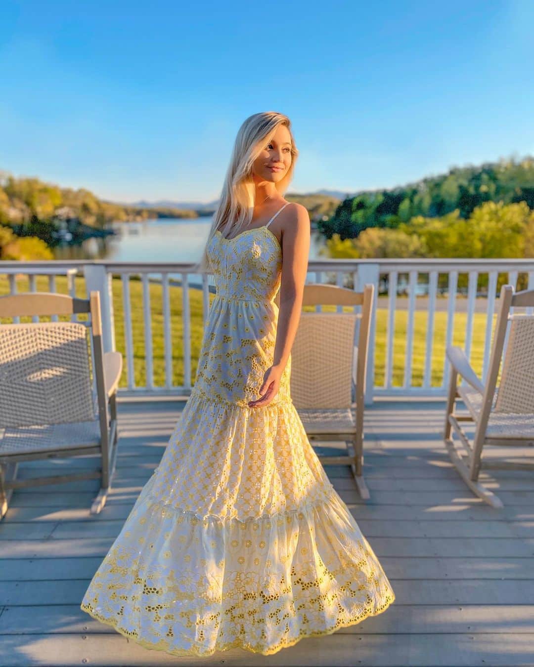 サシャ・カリスのインスタグラム：「Some of my favorite photos from North Carolina this summer, which one is your favorite?」
