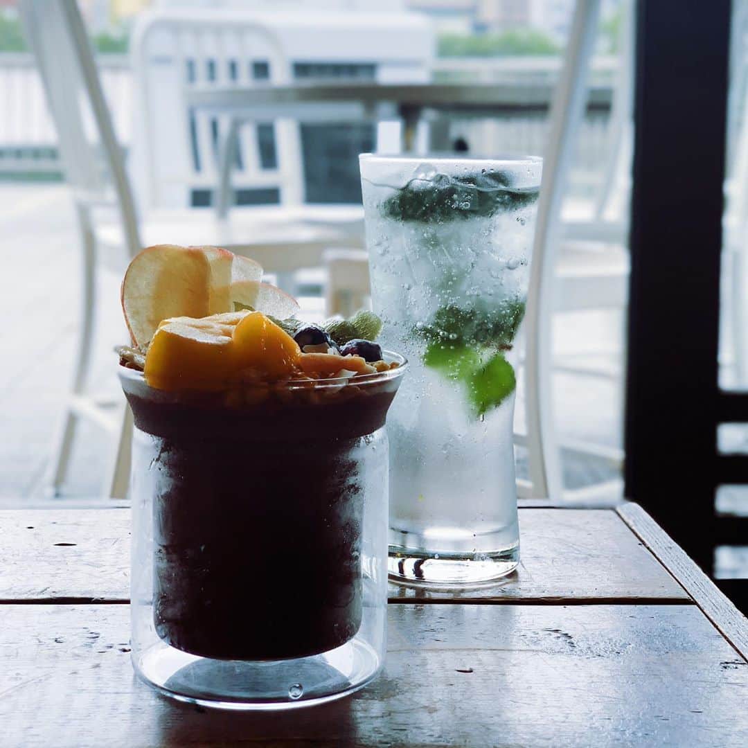 のインスタグラム：「最近夫と出かけると、行きずりのカフェで休憩とかしちゃう。暑いしだるいし腰痛いししんどいから… . #天満橋#天満橋カフェ」