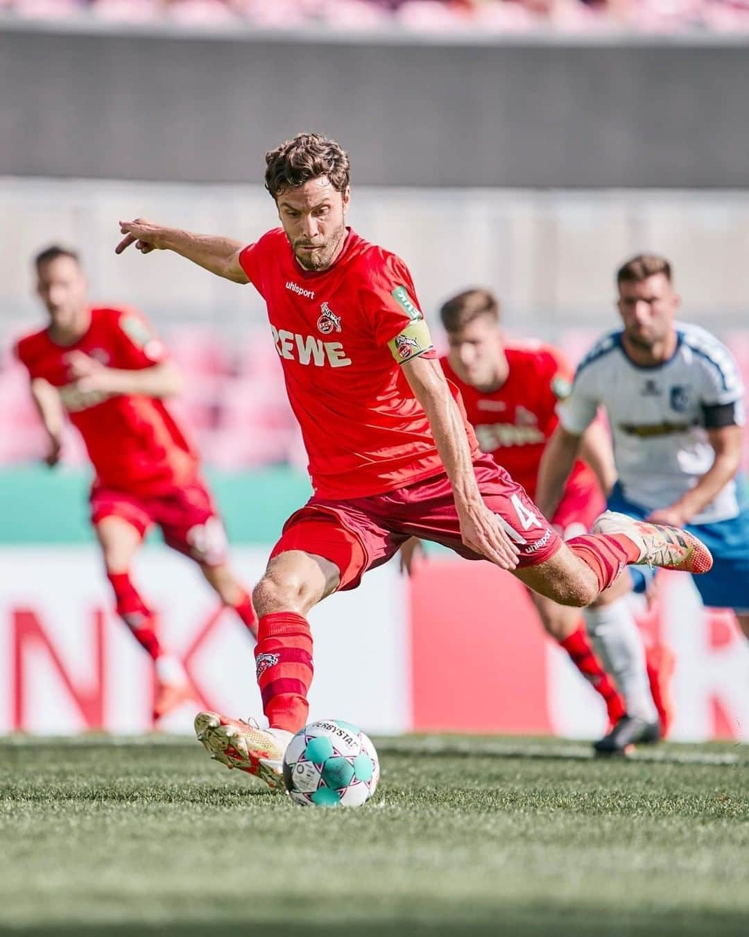 1.FCケルンさんのインスタグラム写真 - (1.FCケルンInstagram)「Auswärtssieg! 😍 Mit einem 6:0-Sieg ziehen wir in die nächste Runde des DFB-Pokal ein. #effzeh」9月13日 0時29分 - fckoeln